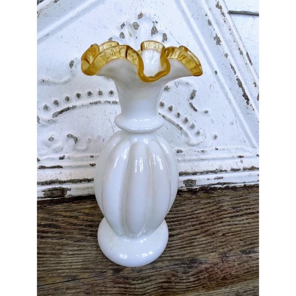 Vintage Fenton Melon Hold Crest Milk Glass Ruffle Crimped Vase - Picture 3 of 11